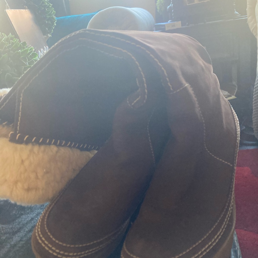 Boots - Picture 4 of 5